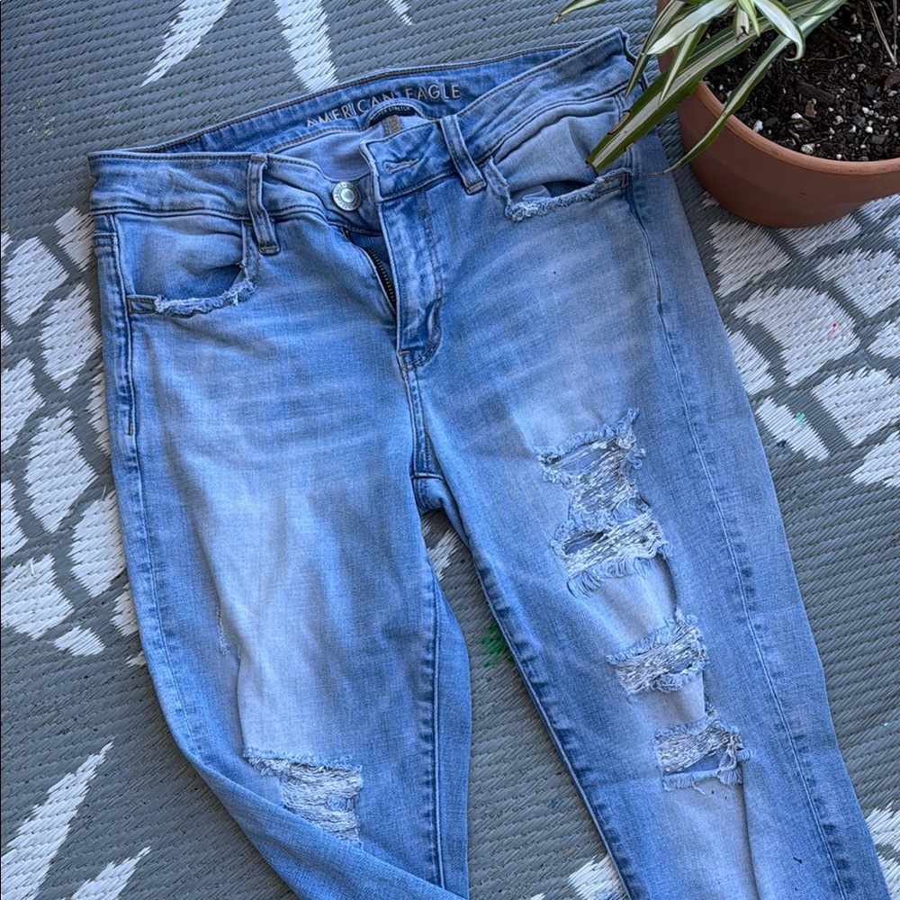 American Eagle Outfitters Women's Blue Distressed Jeans